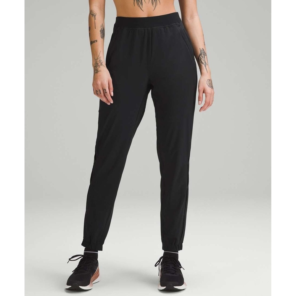 Lululemon Adapted State Jogger Women's 6 Black High-Rise Airflow Stretch‎ Swift